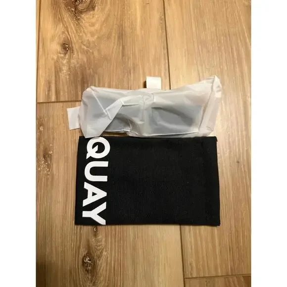 NWT! QUAY 54mm Square Sunglasses Black/ Smoke One Size - Picture 2 of 8